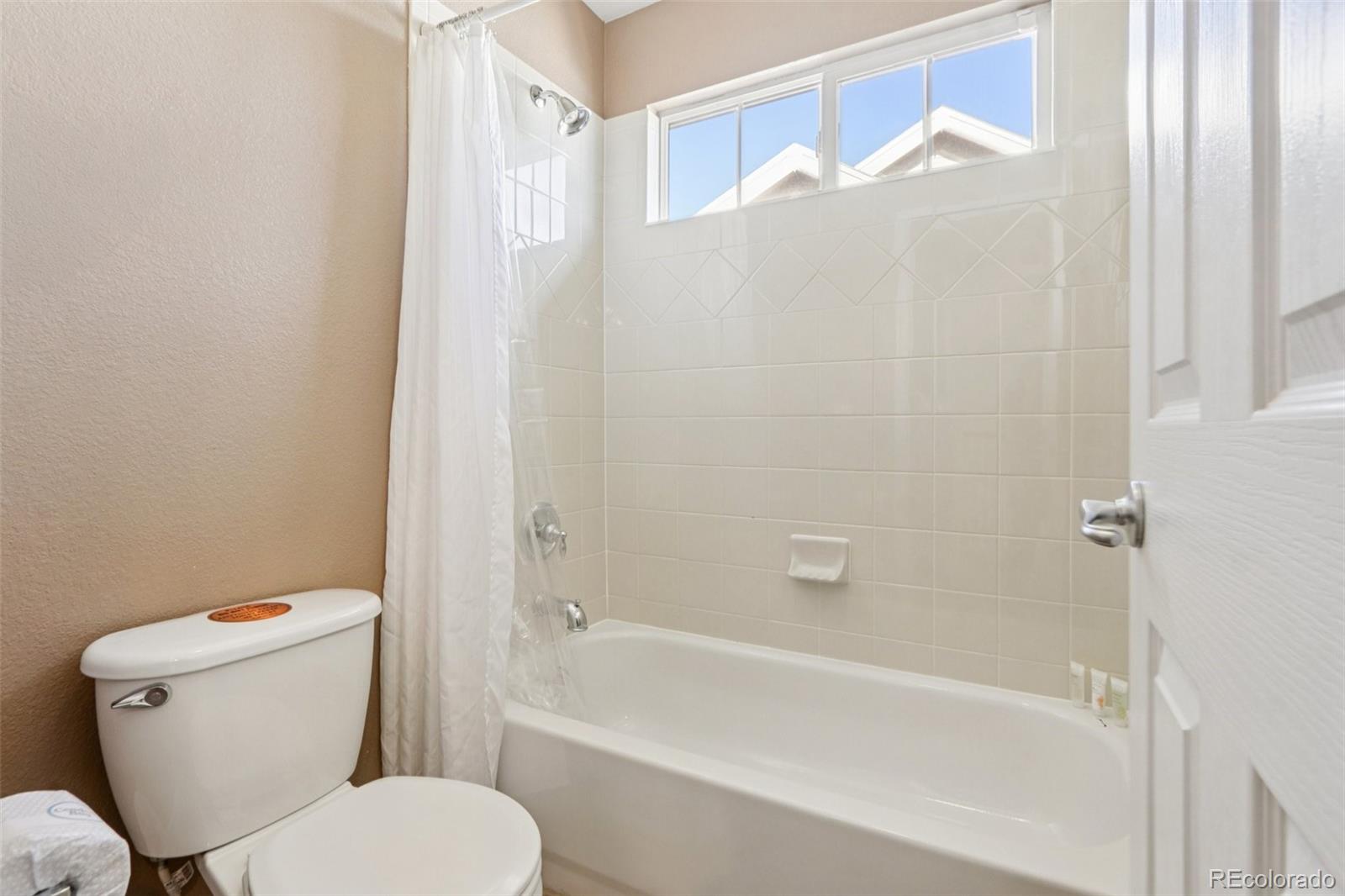 3120 Redhaven Way Highlands Ranch, CO 80126 - Photo 31 of 50 a bathroom with a toilet and a bathtub