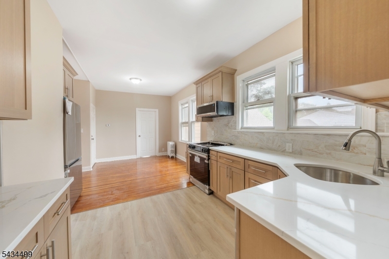 49 Caldwell Place, Unit 3 Springfield, NJ 07081 - Photo 3 of 14