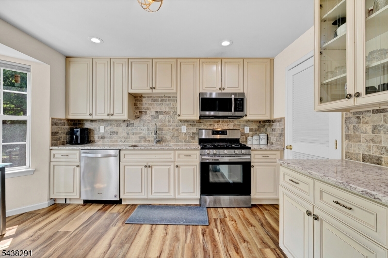 810 Plymouth Road North Brunswick, NJ 08902 - Photo 23 of 46