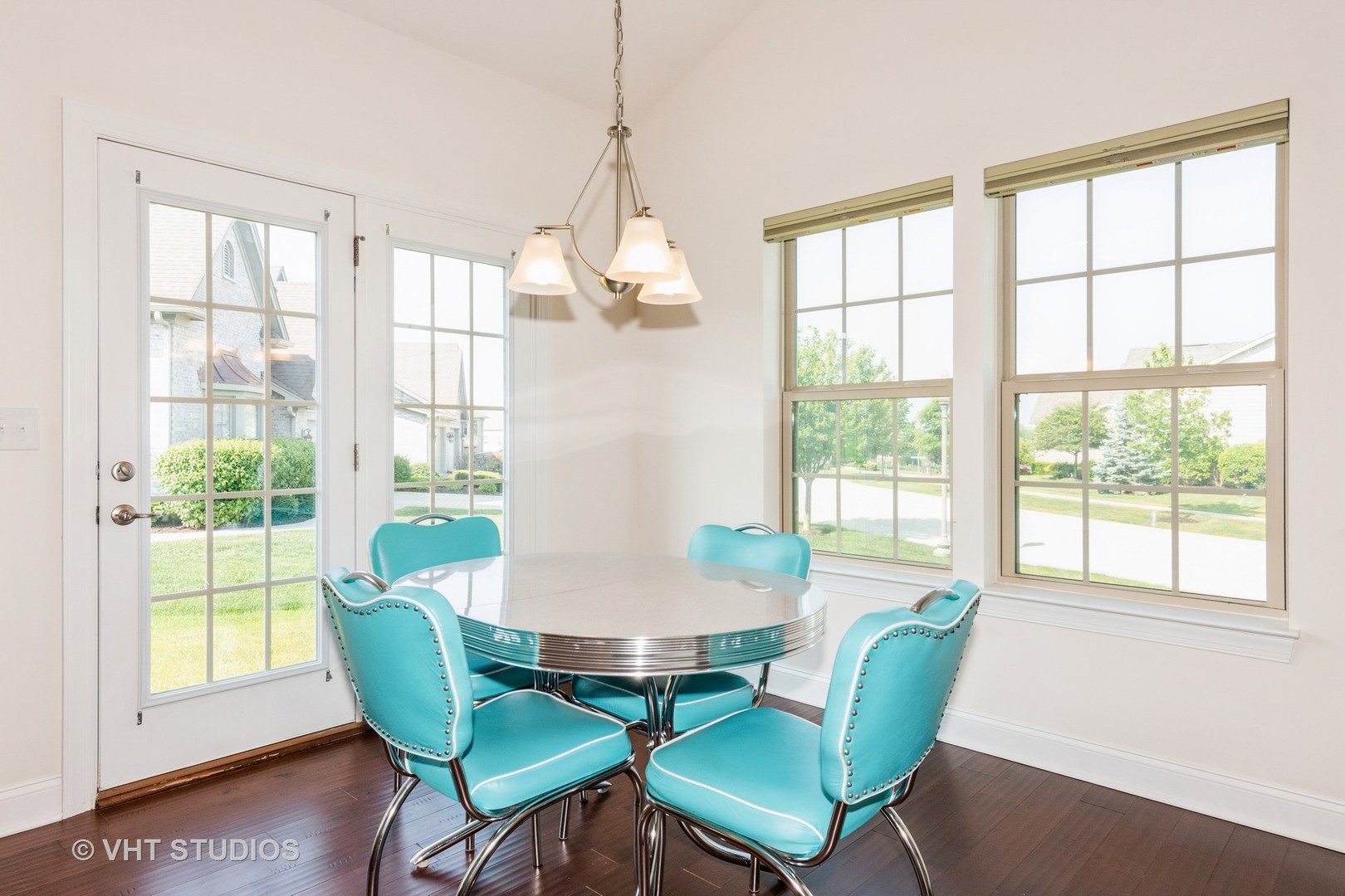 3815 Ridge Pointe Drive Geneva, IL 60134 - Photo 9 of 26 Gallery Image 9