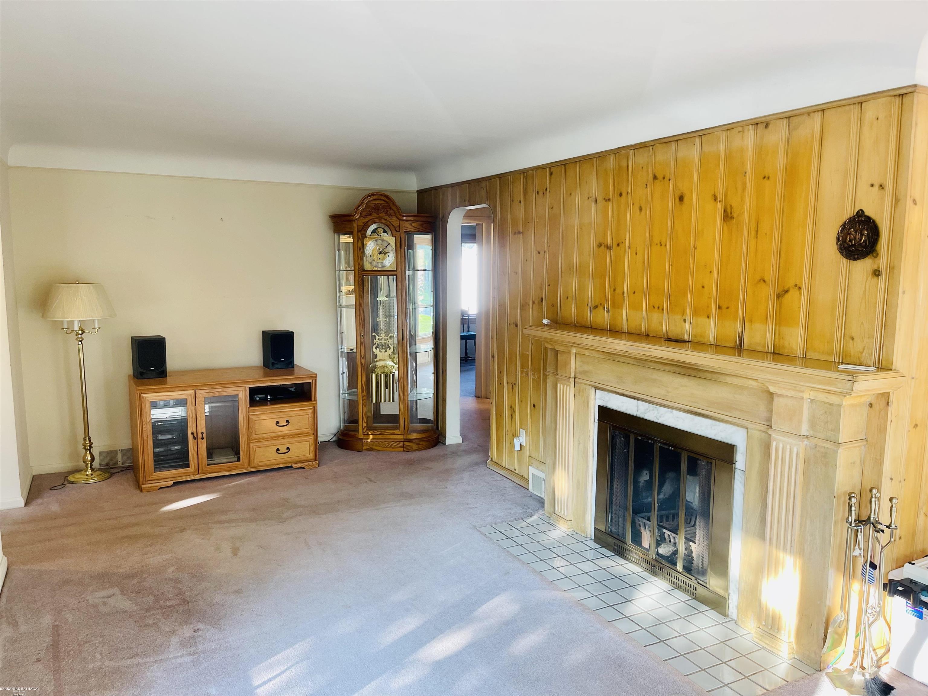 69 Vernier Road Grosse Pointe, MI 48236 - Photo 5 of 20 50116008-4.JPG