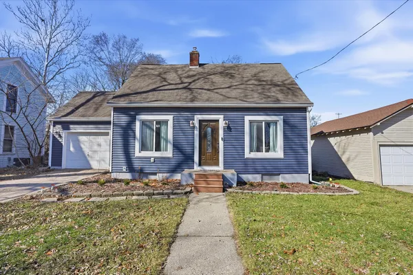 $275,000 | 608 Park Street, Fenton, MI 48430