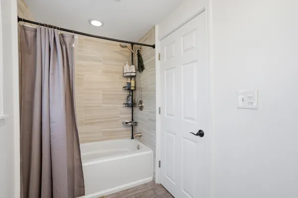 $275,000 | 608 Park Street, Fenton, MI 48430