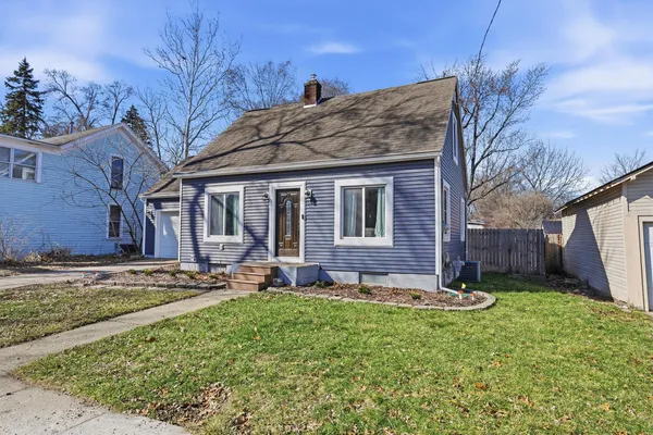 $275,000 | 608 Park Street, Fenton, MI 48430