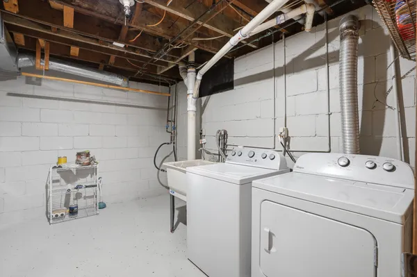 $275,000 | 608 Park Street, Fenton, MI 48430