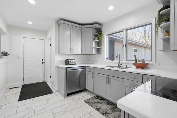 $275,000 | 608 Park Street, Fenton, MI 48430