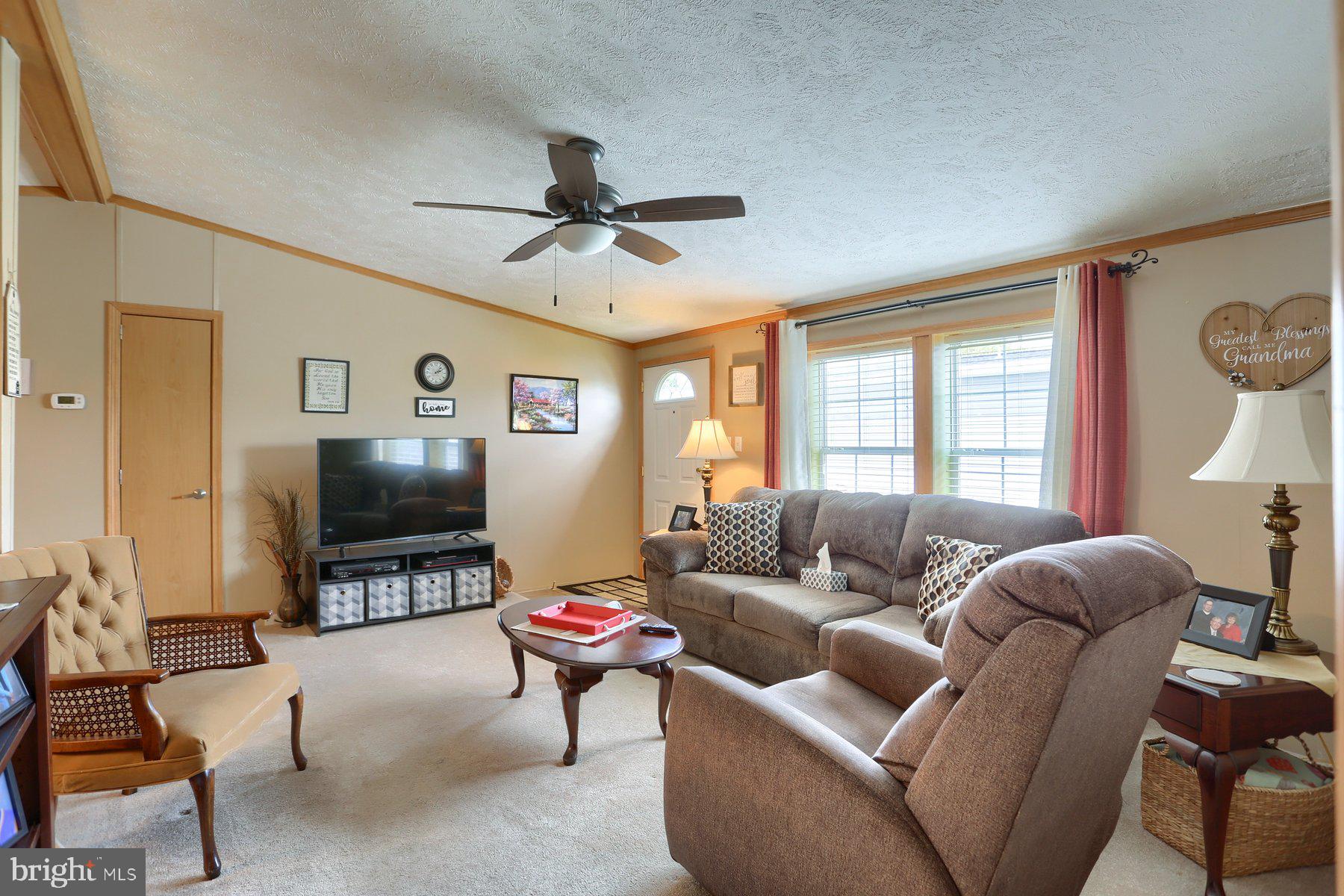 71 Lobin Road East Earl, PA 17519 - Photo 5 of 16 Living Room