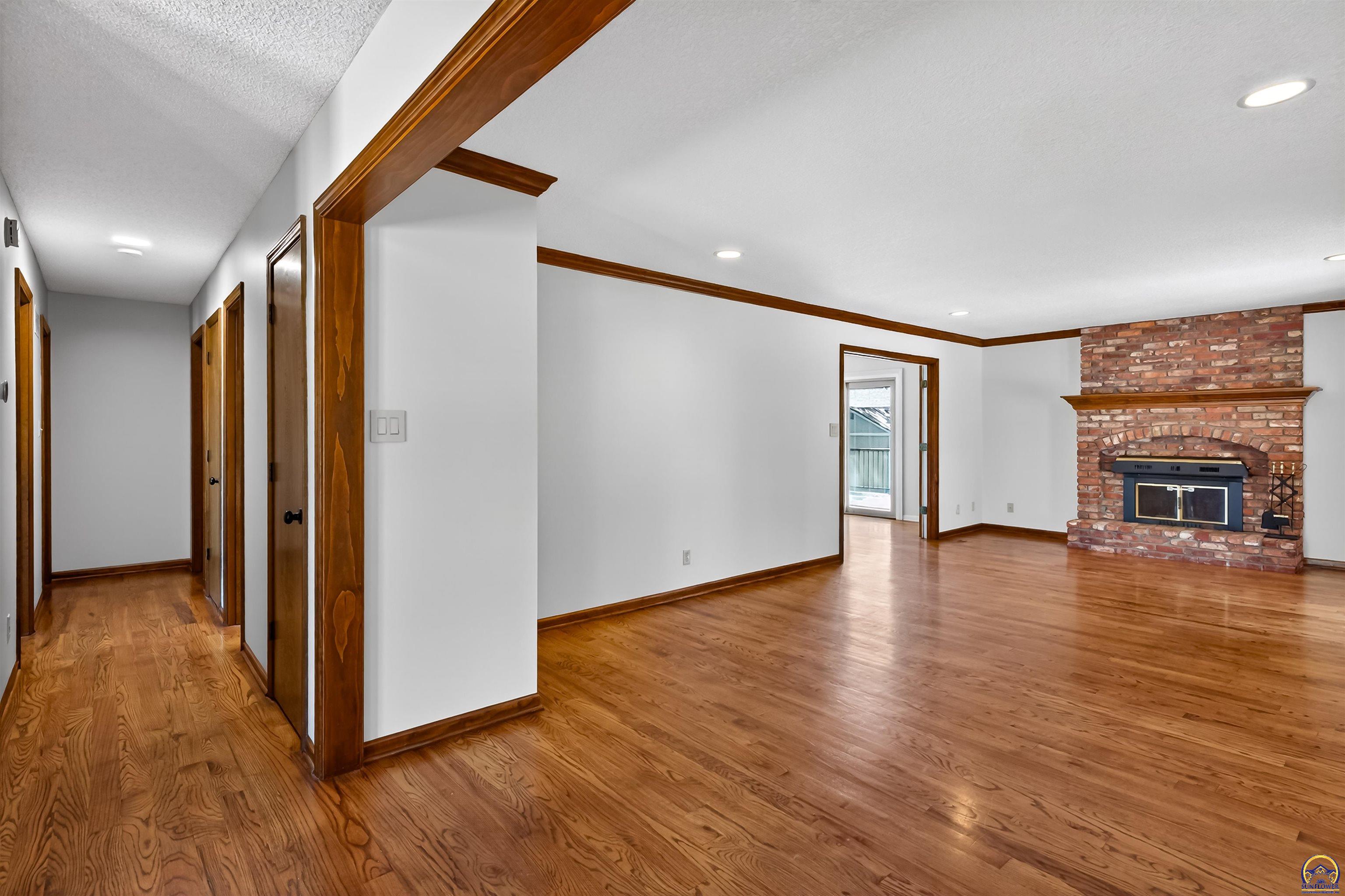 3347 Southwest Nottingham Road Topeka, KS 66614 - Photo 11 of 45