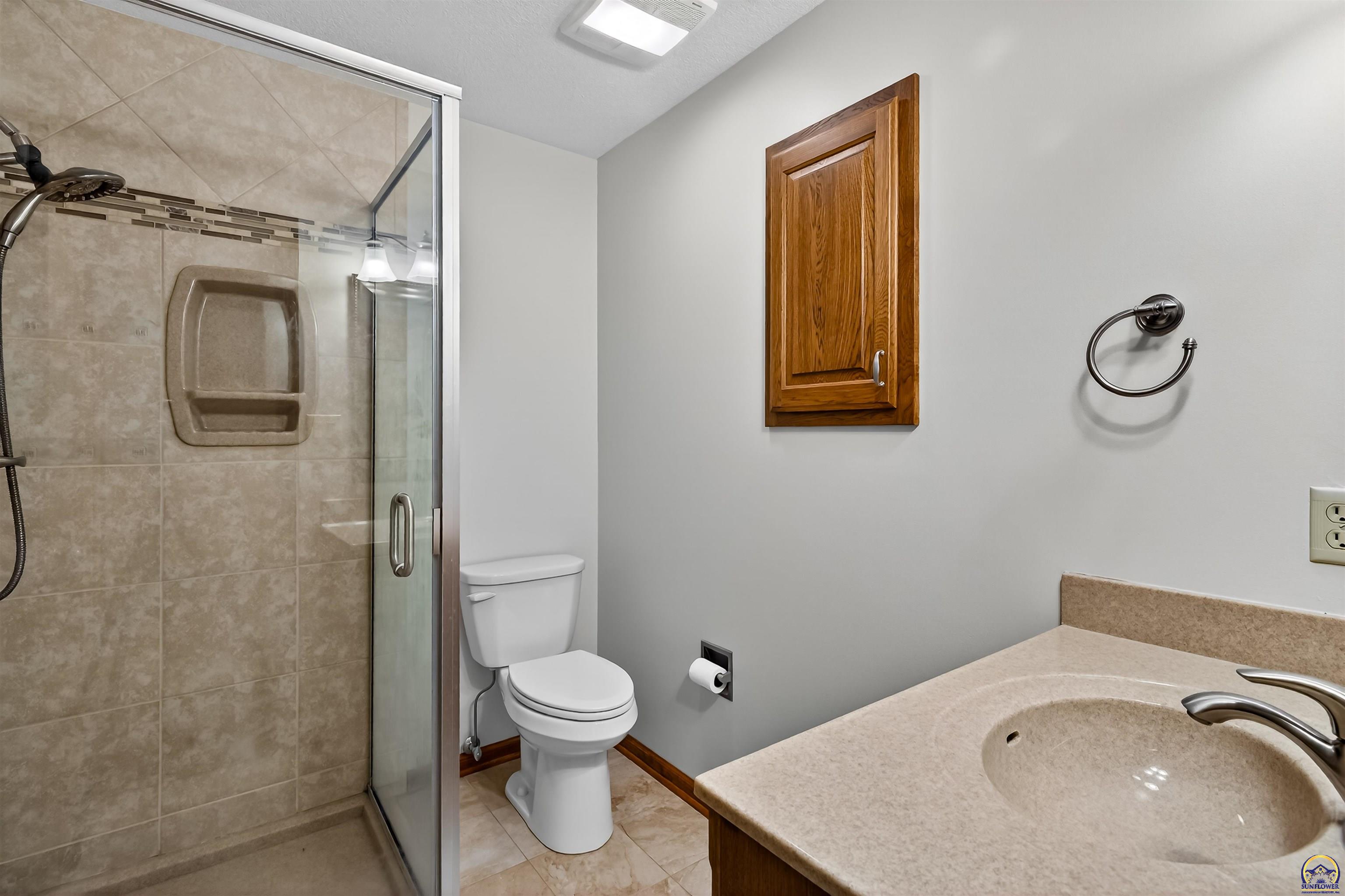 3347 Southwest Nottingham Road Topeka, KS 66614 - Photo 17 of 45