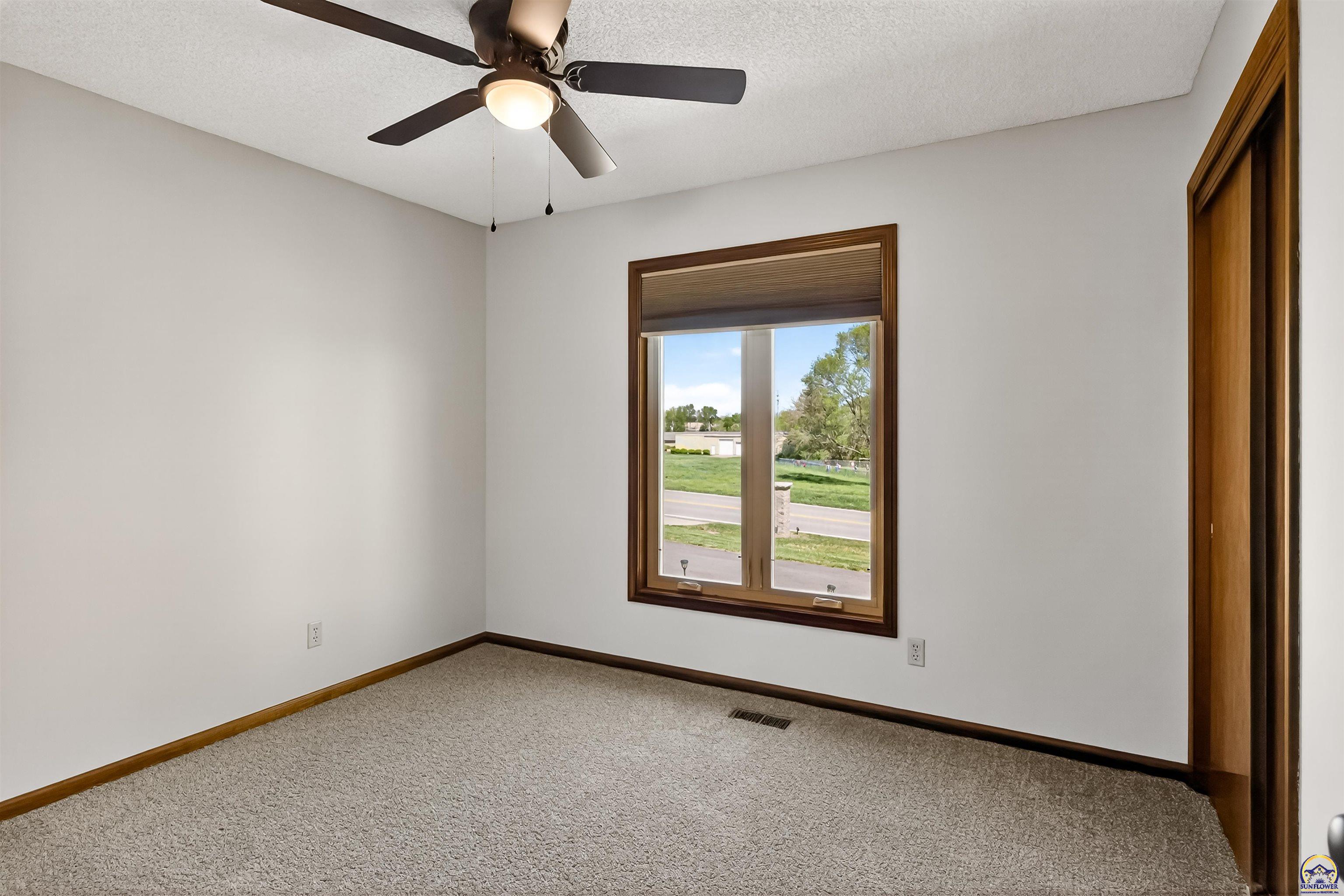 3347 Southwest Nottingham Road Topeka, KS 66614 - Photo 19 of 45