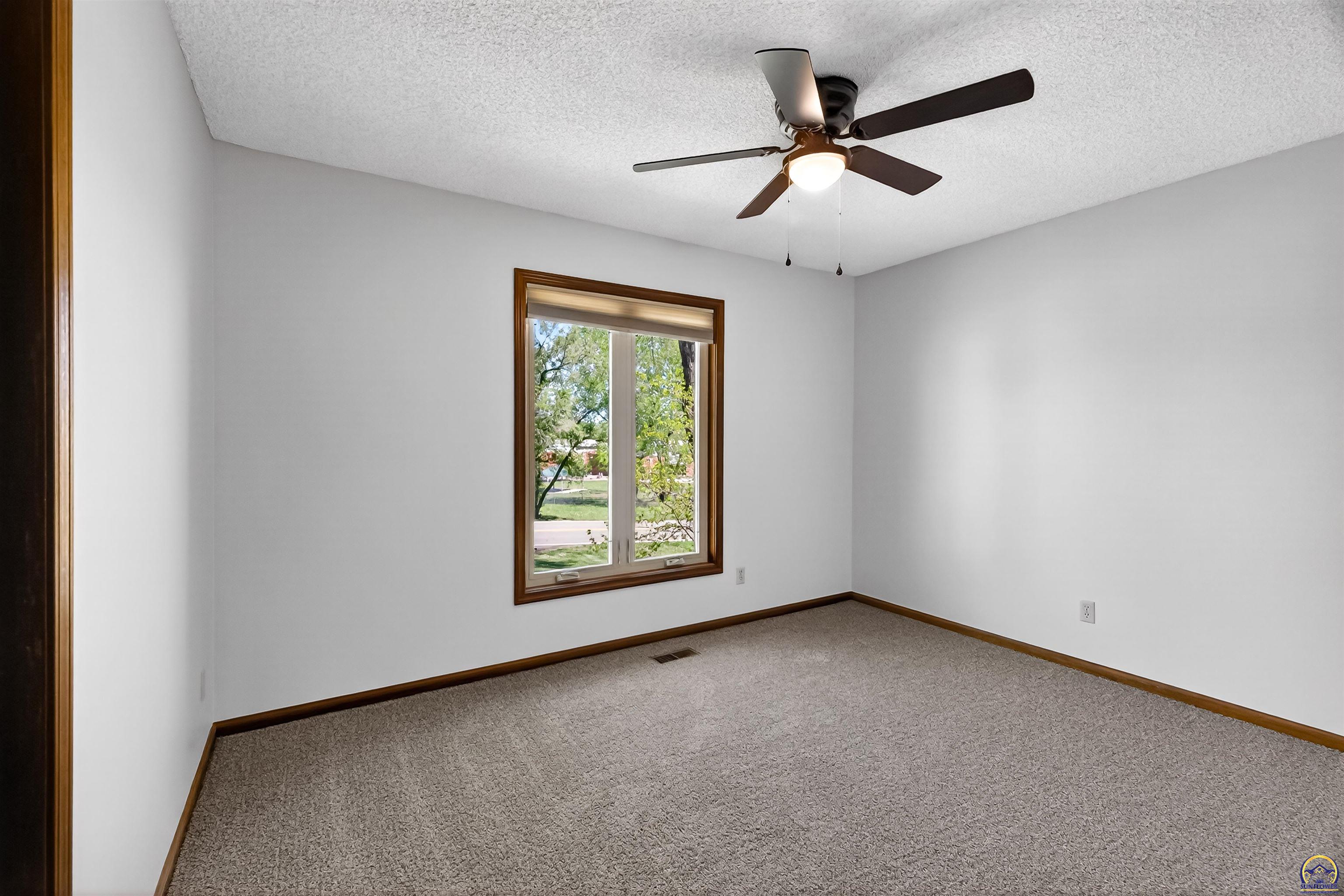 3347 Southwest Nottingham Road Topeka, KS 66614 - Photo 20 of 45