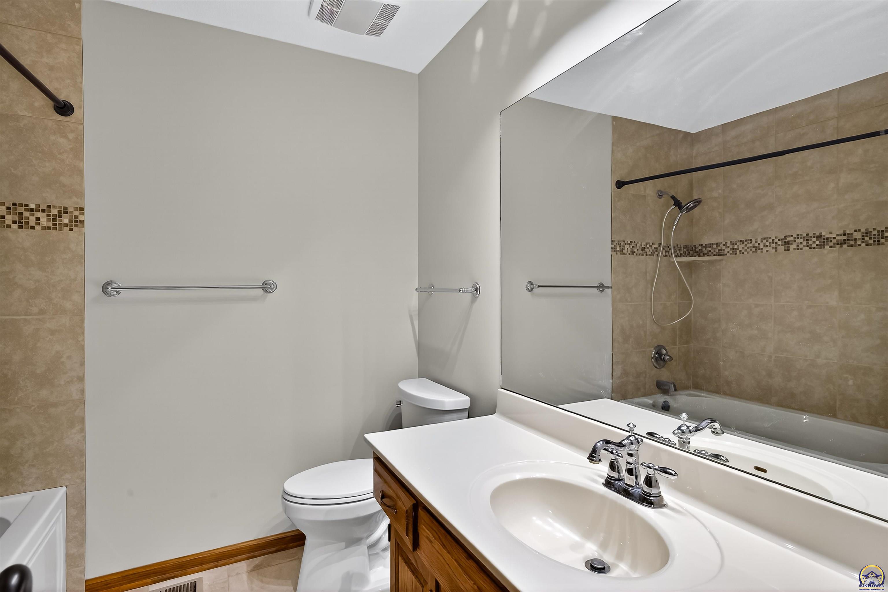 3347 Southwest Nottingham Road Topeka, KS 66614 - Photo 21 of 45