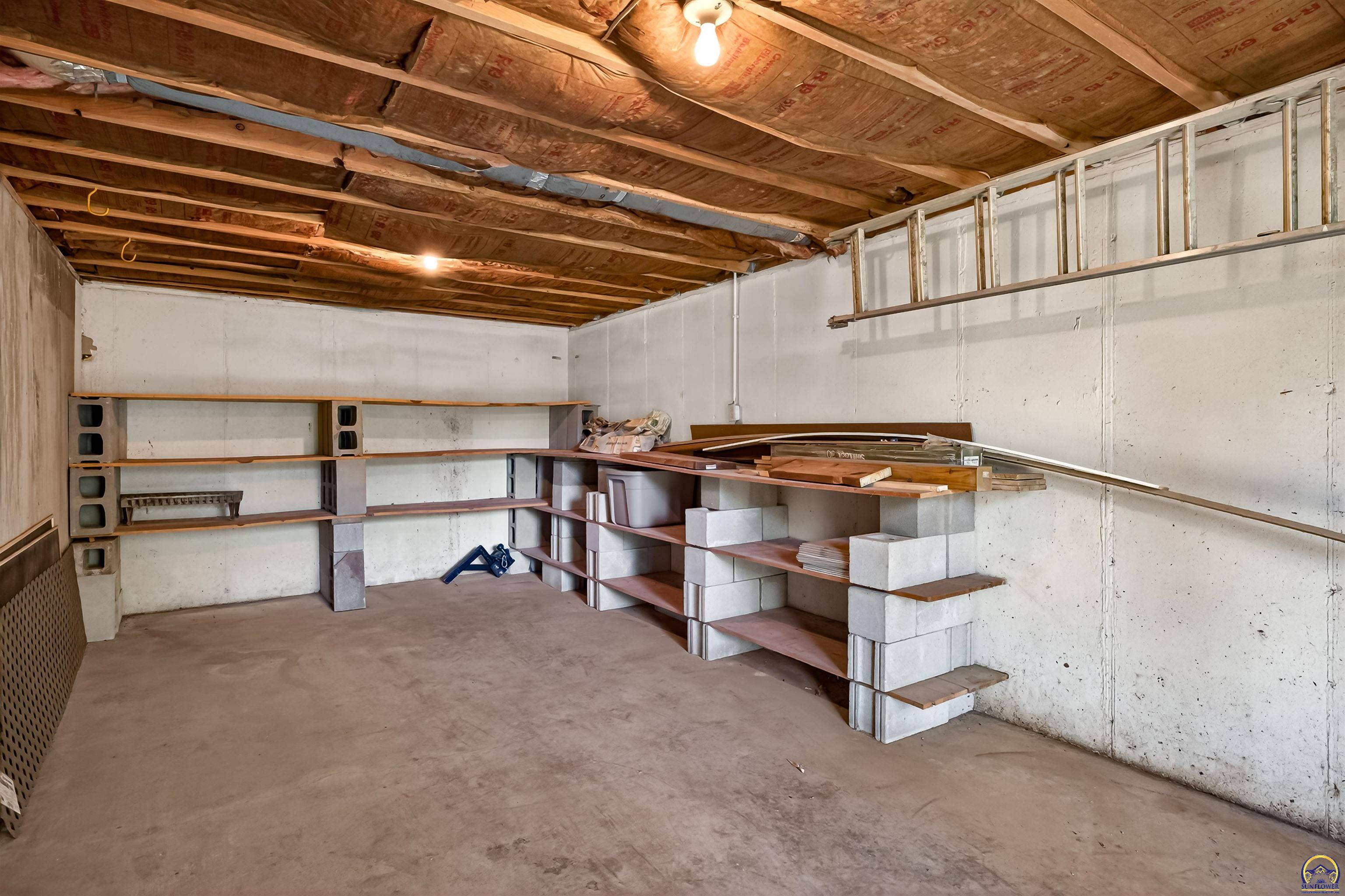 3347 Southwest Nottingham Road Topeka, KS 66614 - Photo 36 of 45