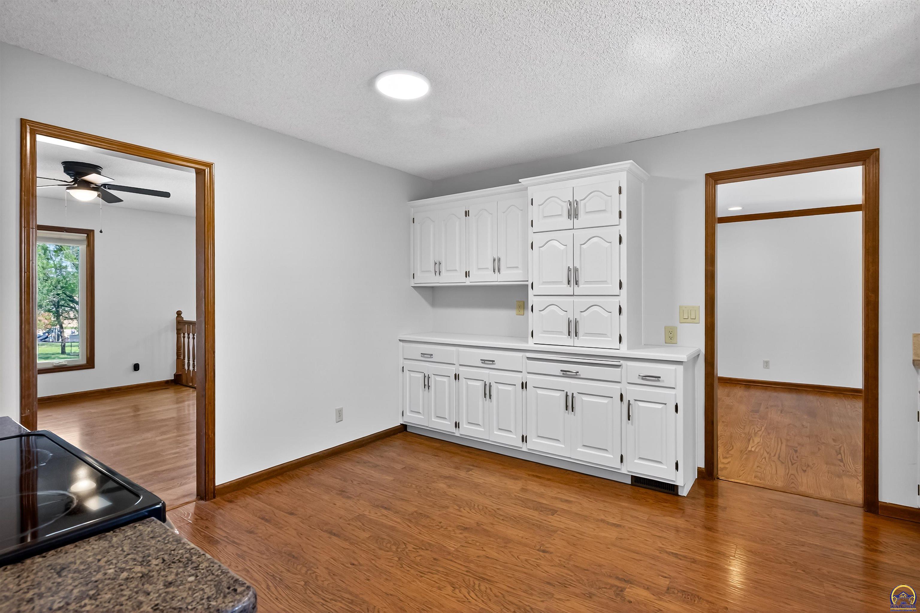 3347 Southwest Nottingham Road Topeka, KS 66614 - Photo 4 of 45