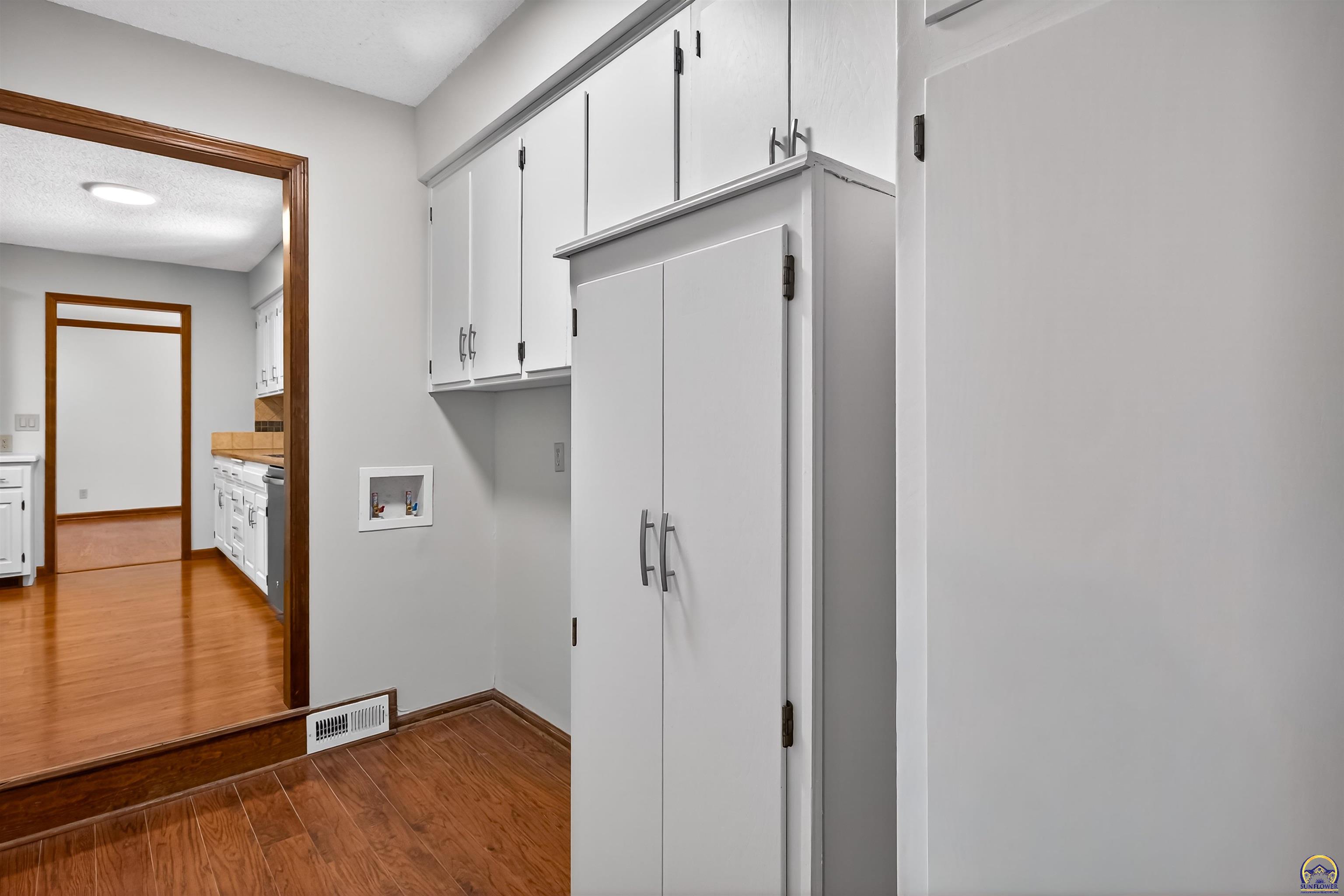 3347 Southwest Nottingham Road Topeka, KS 66614 - Photo 5 of 45