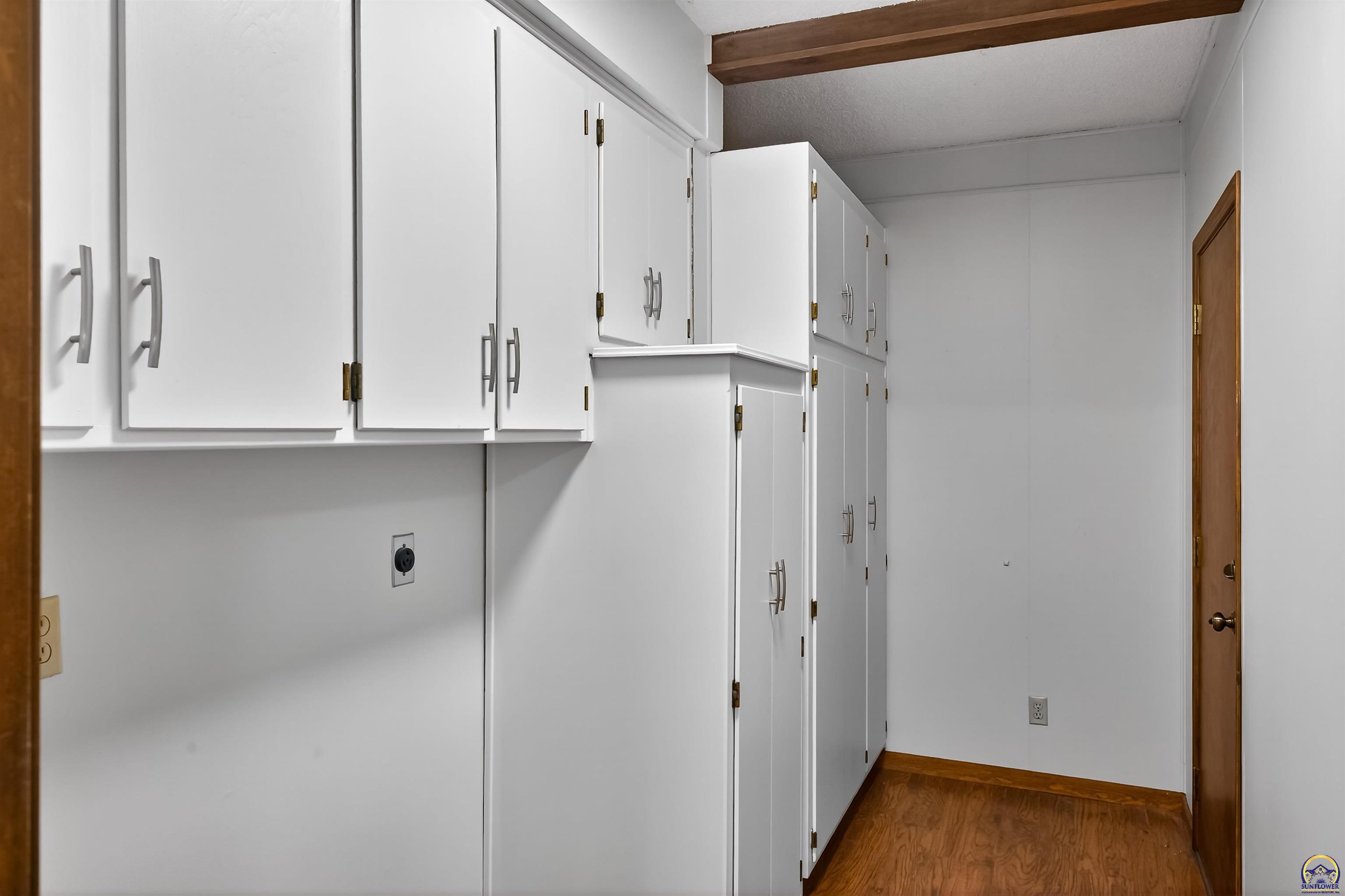 3347 Southwest Nottingham Road Topeka, KS 66614 - Photo 6 of 45