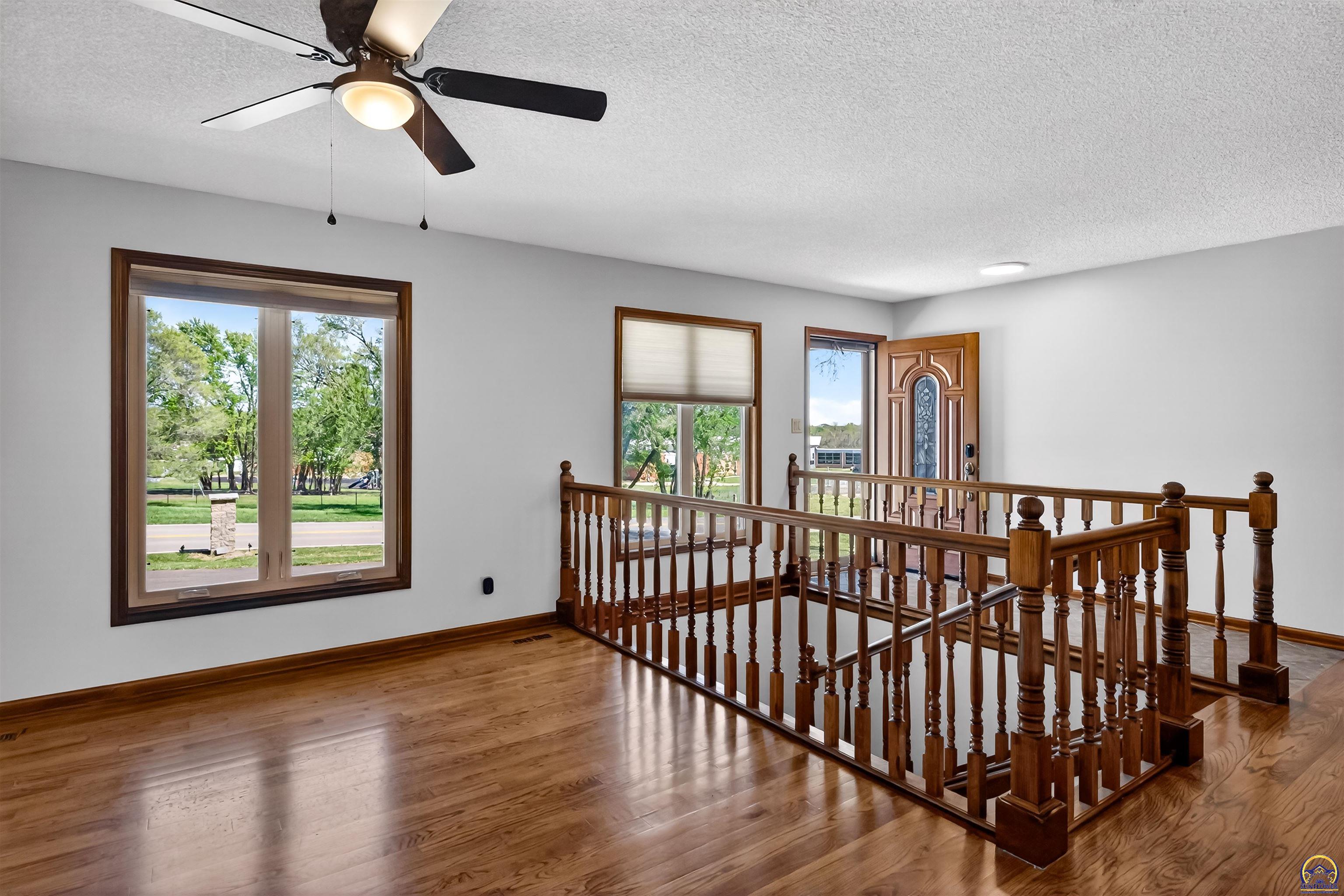 3347 Southwest Nottingham Road Topeka, KS 66614 - Photo 8 of 45