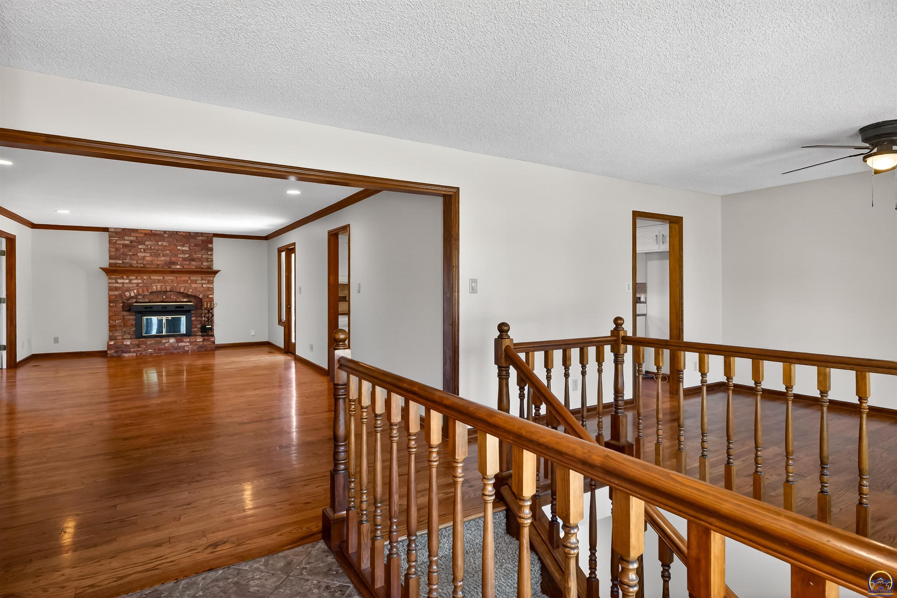 3347 Southwest Nottingham Road Topeka, KS 66614 - Photo 10 of 45