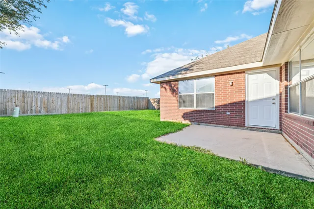 a view of a back yard of the house