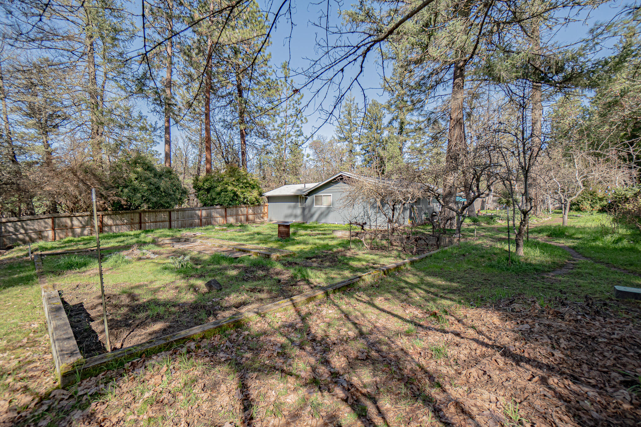 621 Upper Applegate Road Jacksonville, OR 97530 - Photo 19 of 24 Large Backyard
