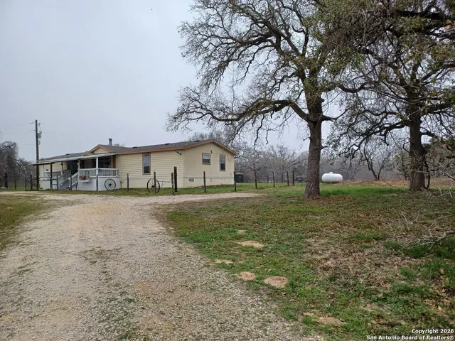 a view of house with garden and trees
