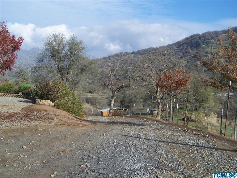 35604 Ennis Road Squaw Valley, CA 93675 - Photo 25 of 33 View looking east from the driveway