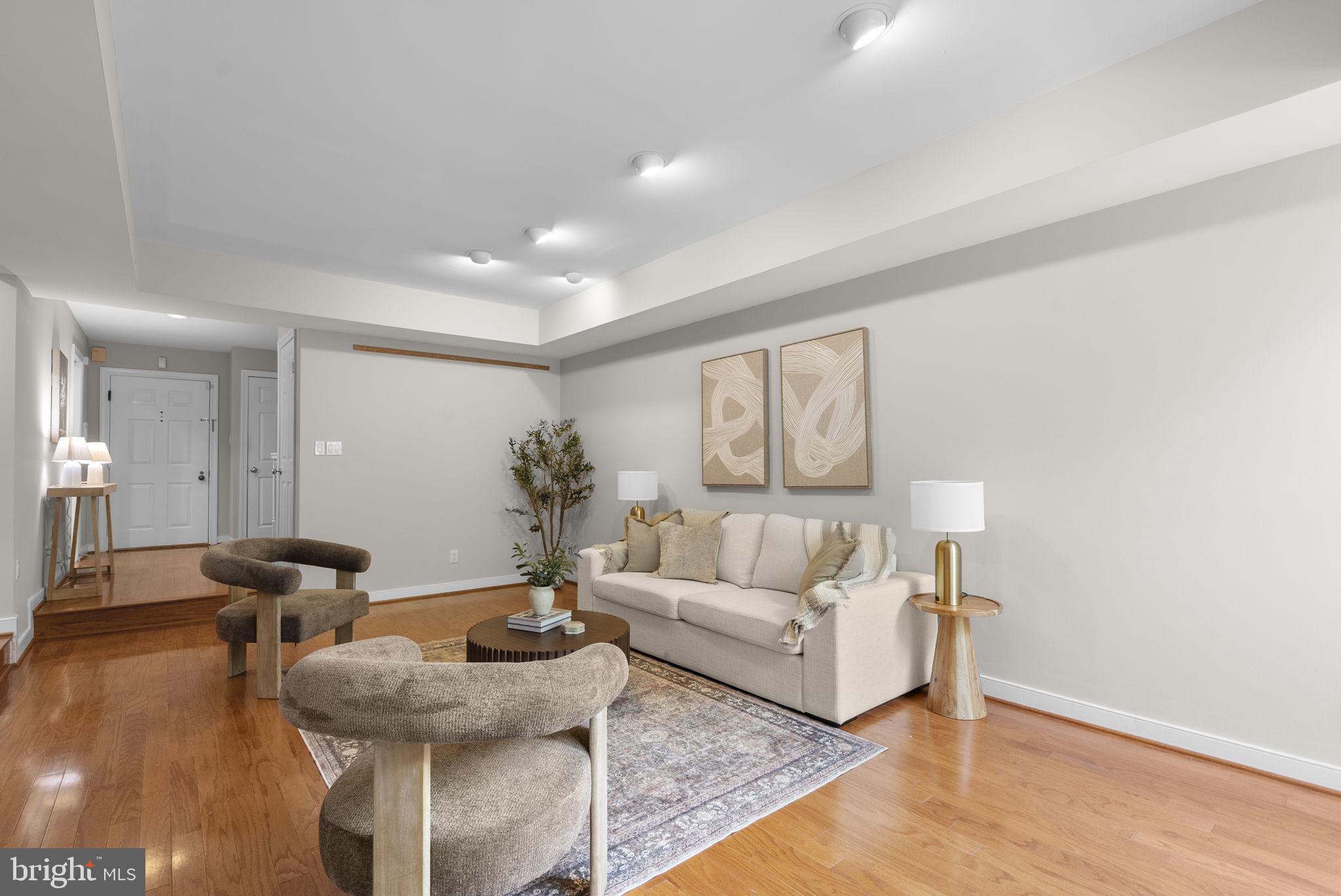 11420 Strand Drive, Unit R010 Rockville, MD 20852 - Photo 5 of 56 Living Room