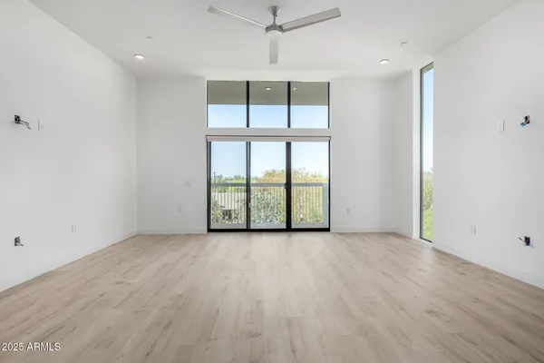 $2,199 | 531 East Willetta Street, Unit 303, Phoenix, AZ 85004