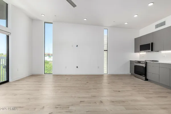 $2,199 | 531 East Willetta Street, Unit 303, Phoenix, AZ 85004