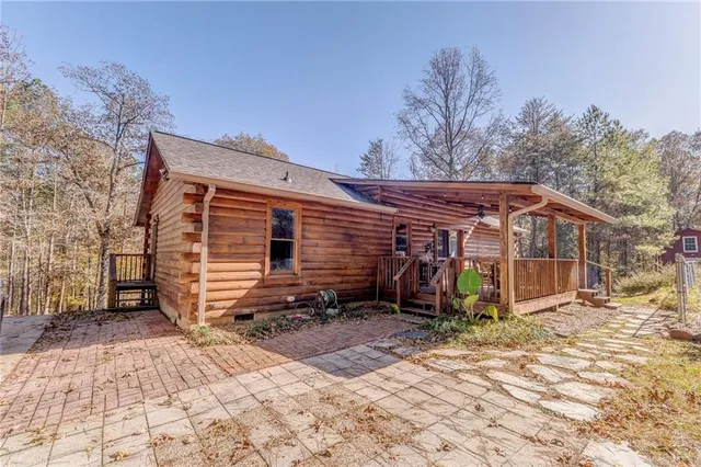 a view of a house with yard and chair