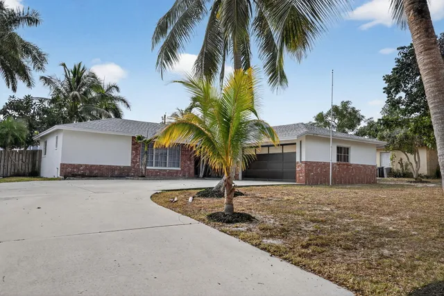 $674,900 | 8776 Southeast Bahama Circle, Hobe Sound, FL 33455
