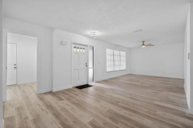 $674,900 | 8776 Southeast Bahama Circle, Hobe Sound, FL 33455