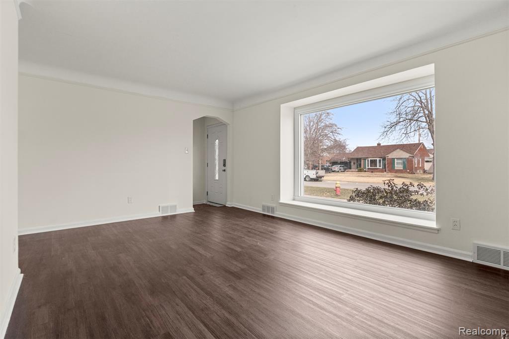 15705 Champaign Road Allen Park, MI 48101 - Photo 5 of 42