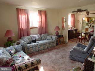 9206 Wesleyan Road Philadelphia, PA 19114 - Photo 3 of 6 Gallery Image 3