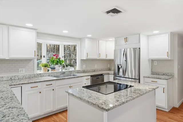 $479,900 | 186 Mohawk Trail, Haverhill, MA 01832