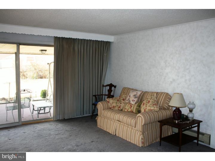 29 Hydrangea Road Levittown, PA 19056 - Photo 6 of 18 Living Room