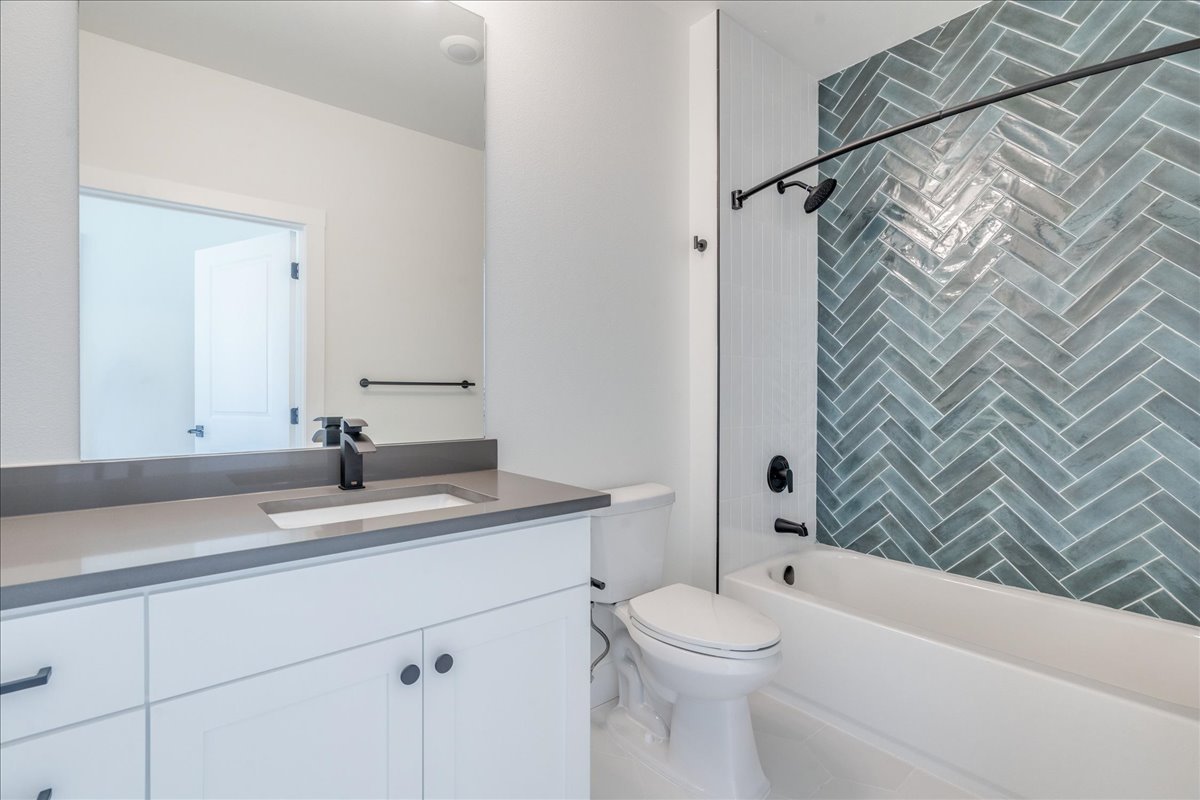 3000 Duval Street, Unit 203 Austin, TX 78705 - Photo 15 of 27 a bathroom with a sink a toilet and a bathtub