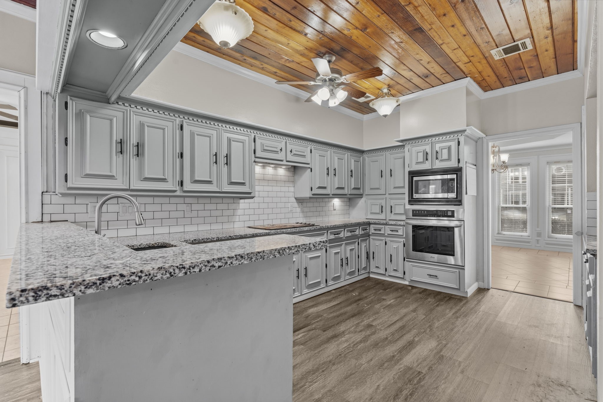 18326 Lake Oaks Drive Spring, TX 77388 - Photo 16 of 37 Wonderful kitchen!