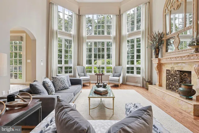 a view of a livingroom with furniture window and outside view