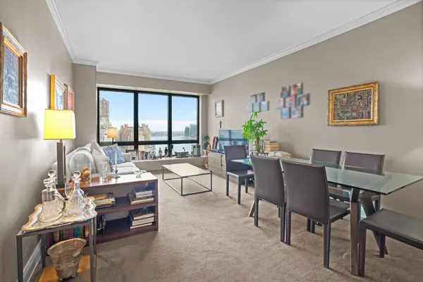 $1,360,000 | 530 East 76th Street, Unit 19C | Lenox Hill