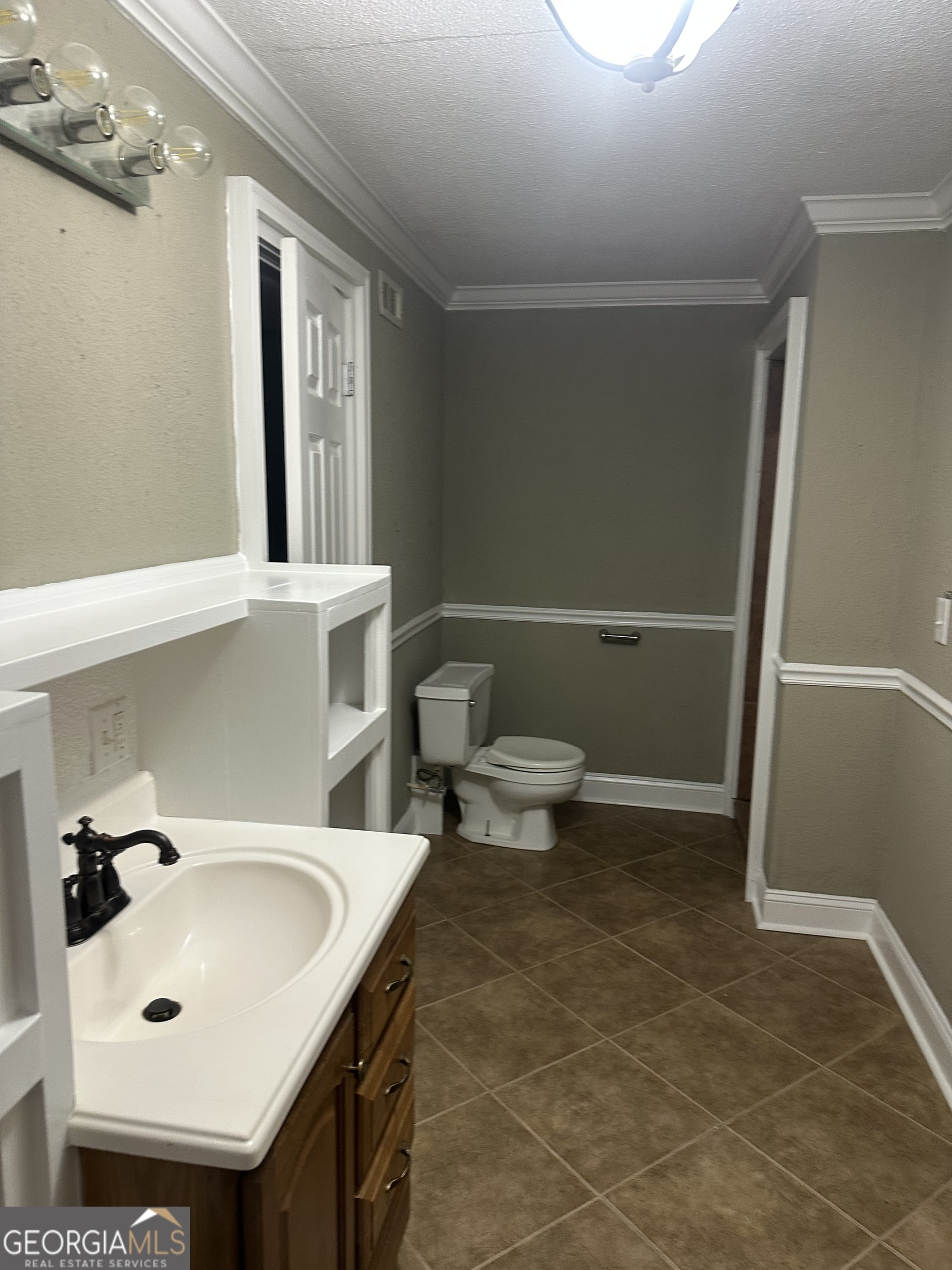 65 Spratlin Way Hull, GA 30646 - Photo 30 of 35 a bathroom with a sink and a mirror