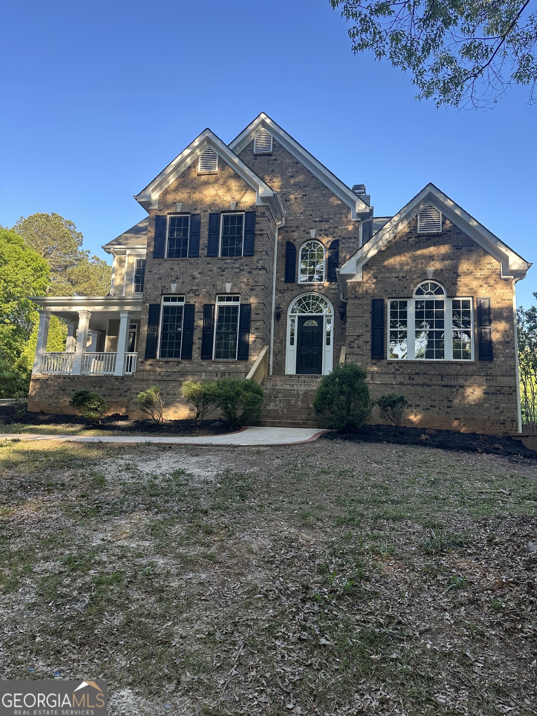 65 Spratlin Way Hull, GA 30646 - Photo 4 of 35 a front view of a house with yard and trees