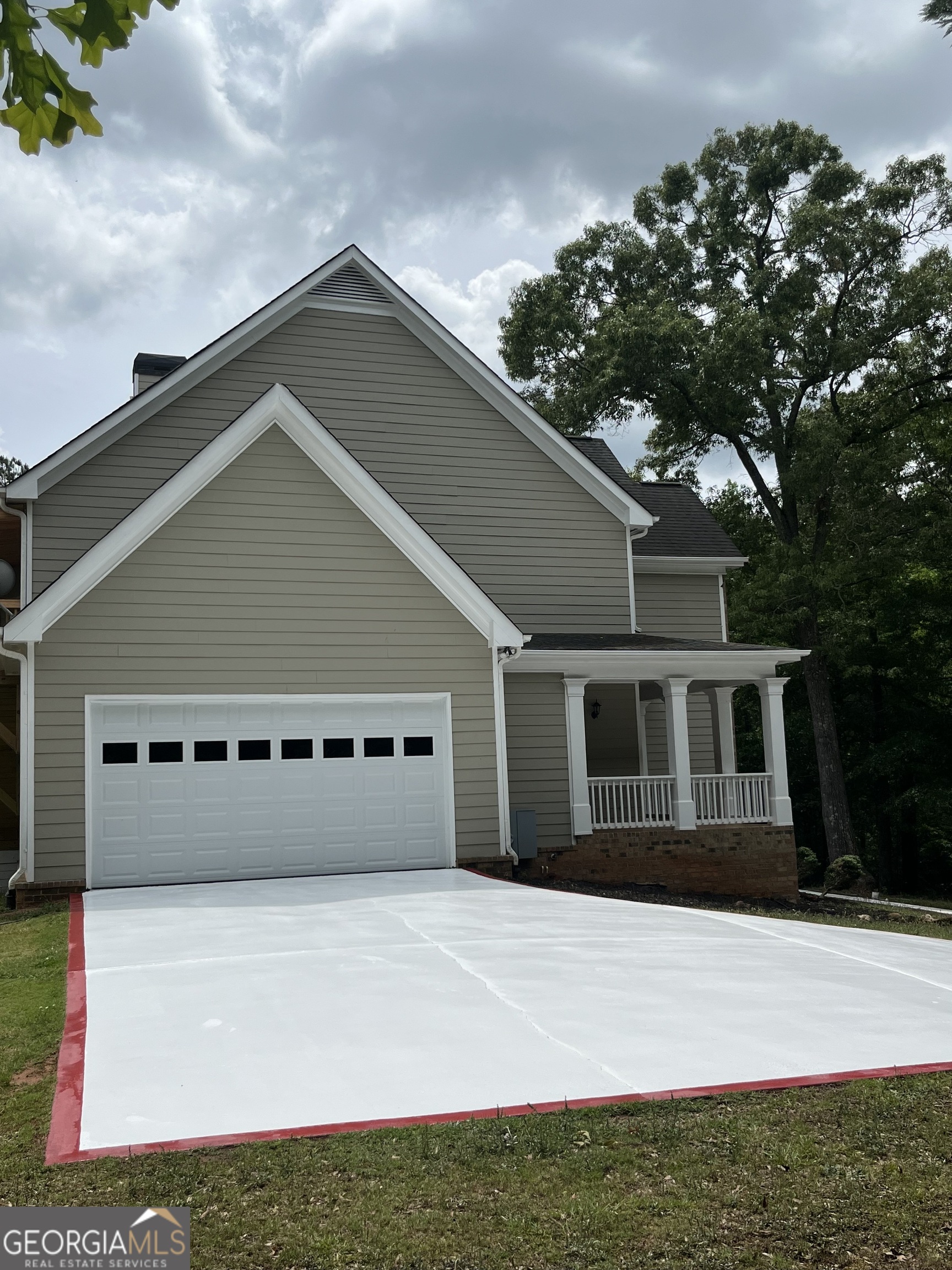 65 Spratlin Way Hull, GA 30646 - Photo 6 of 35 a front view of a house with a yard