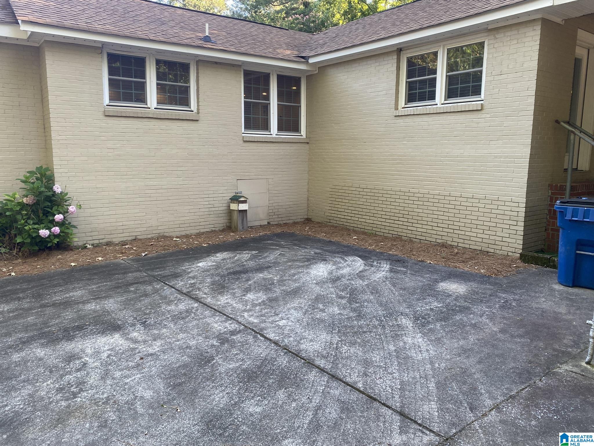 910 Pinedale Road Rainbow City, AL 35906 - Photo 2 of 18