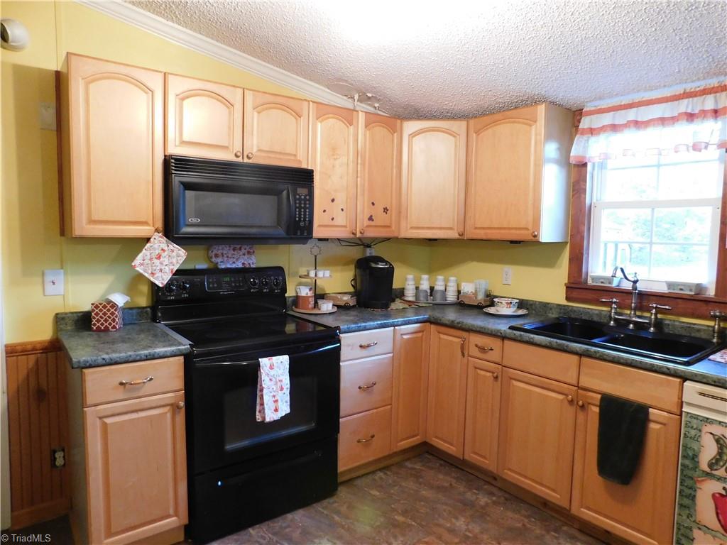 720 Hunt Road Lexington, NC 27292 - Photo 12 of 29 Kitchen