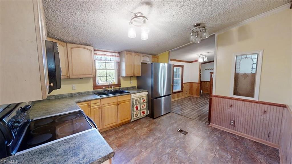 720 Hunt Road Lexington, NC 27292 - Photo 13 of 29 Kitchen
