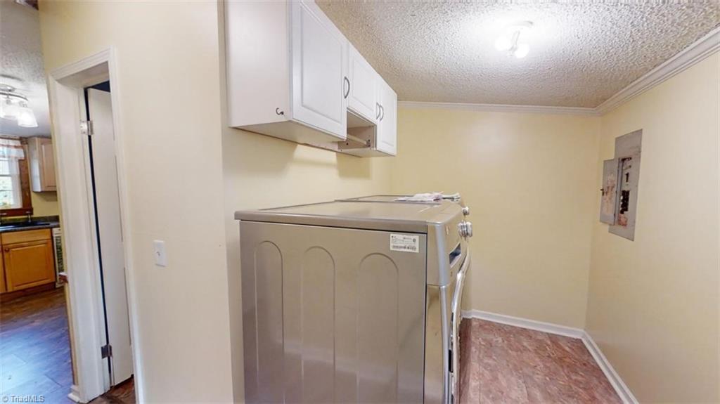 720 Hunt Road Lexington, NC 27292 - Photo 14 of 29 Laundry