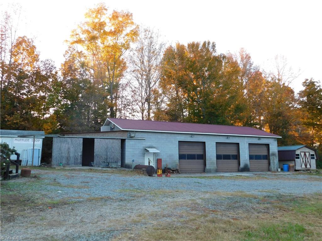 720 Hunt Road Lexington, NC 27292 - Photo 19 of 29 Detached Garage