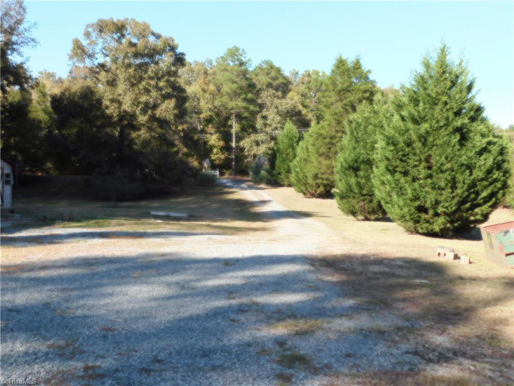 720 Hunt Road Lexington, NC 27292 - Photo 22 of 29 Front Yard/Driveway