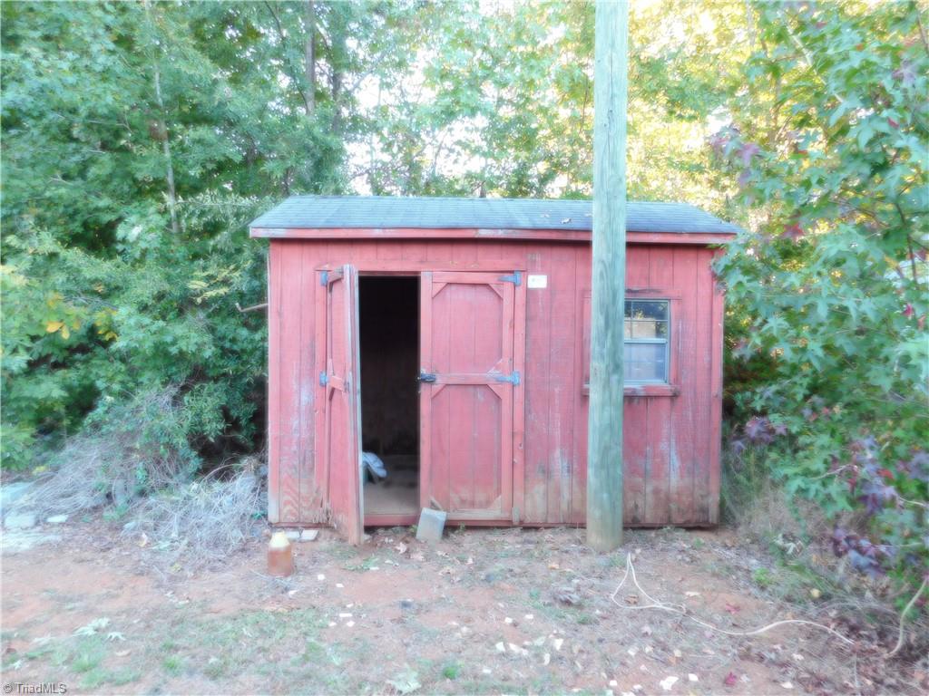720 Hunt Road Lexington, NC 27292 - Photo 26 of 29 Storage Building 2